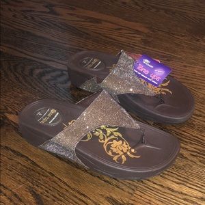 New with tag Skechers tone ups